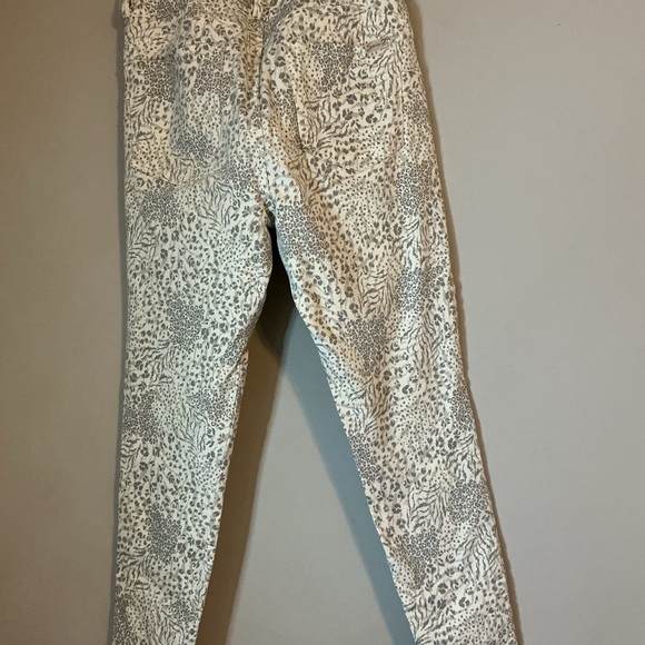 Statement Denim | Seven7 High Rise Curvy Skinny Jeans | Mixed Animal Print | 12 - Picture 3 of 10